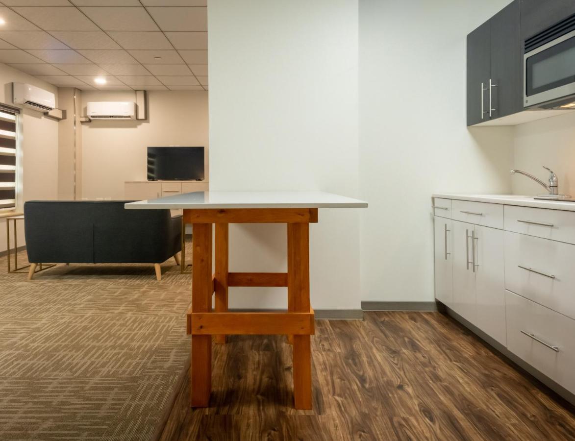 Quality Inn Sunshine Suites 테라스 외부 사진
