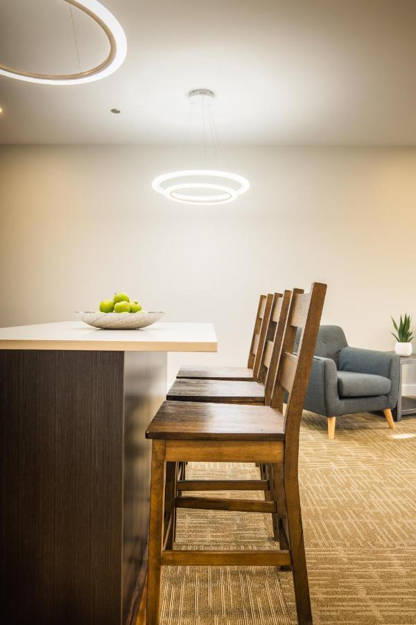 Quality Inn Sunshine Suites 테라스 외부 사진