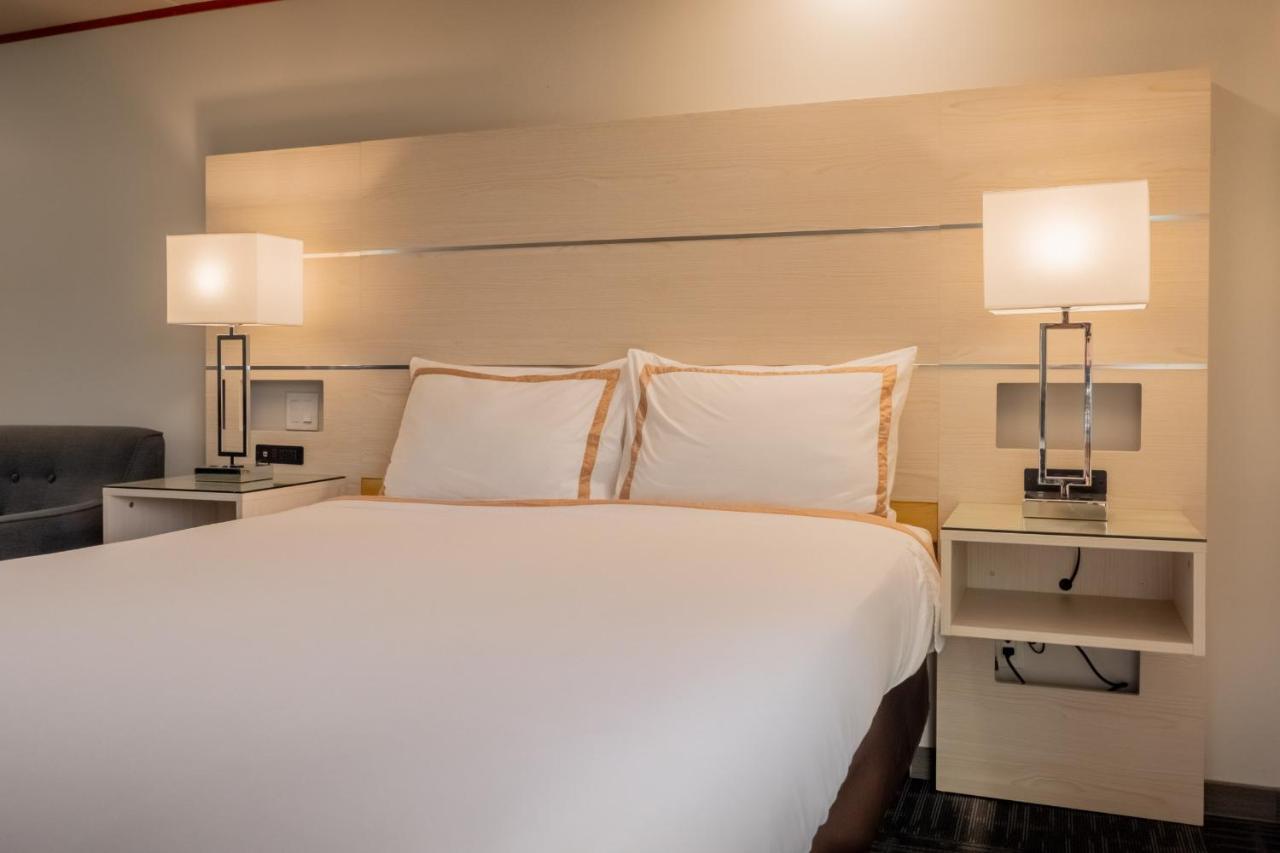 Quality Inn Sunshine Suites 테라스 외부 사진