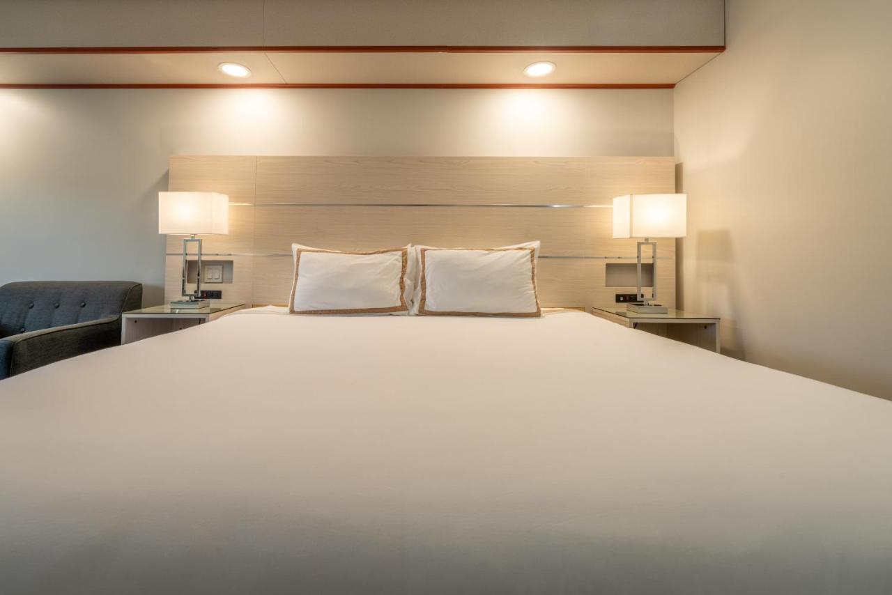 Quality Inn Sunshine Suites 테라스 외부 사진