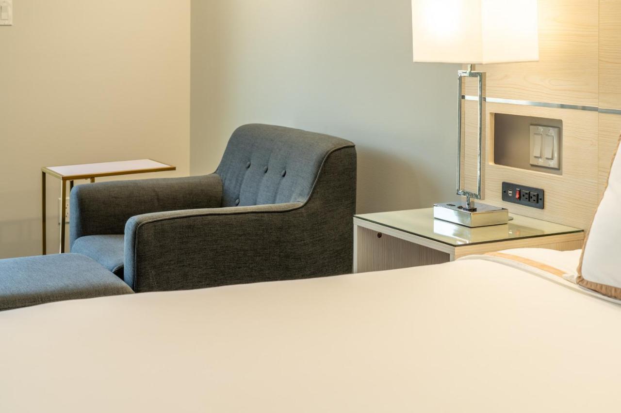 Quality Inn Sunshine Suites 테라스 외부 사진