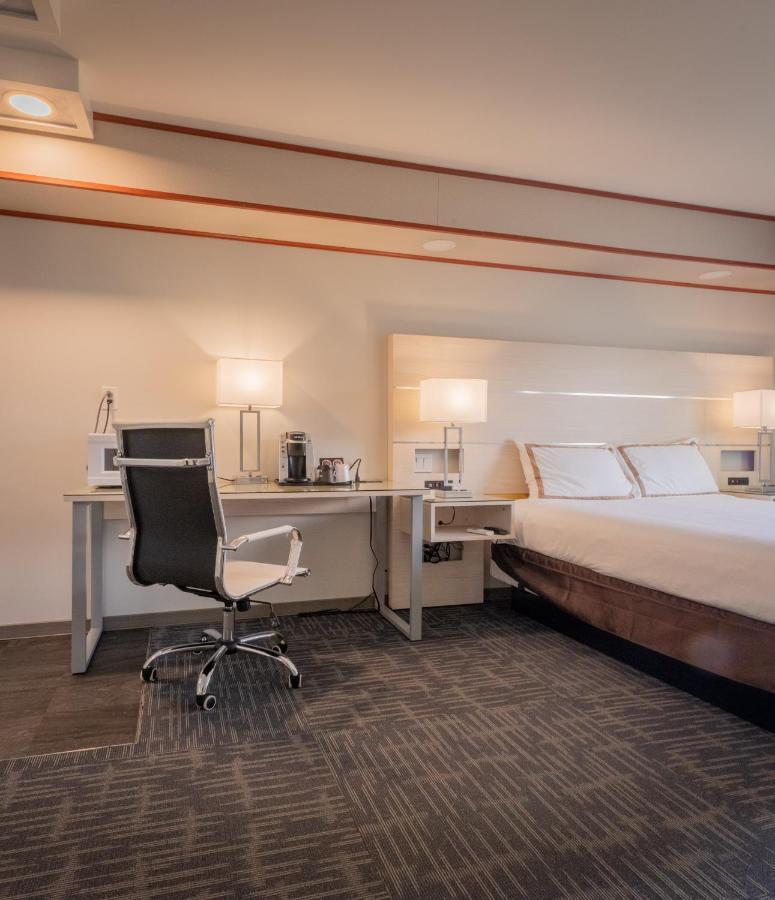 Quality Inn Sunshine Suites 테라스 외부 사진