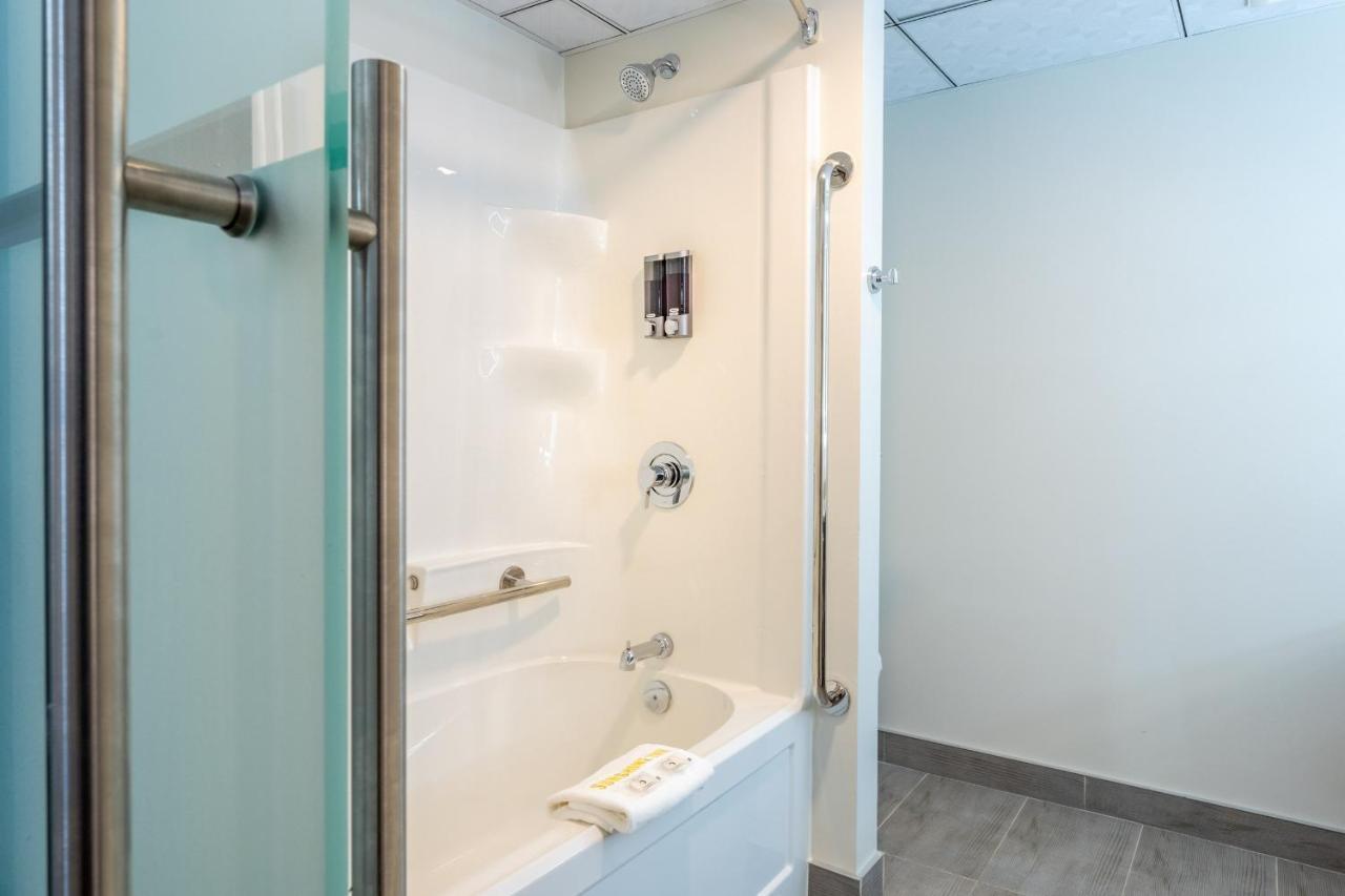 Quality Inn Sunshine Suites 테라스 외부 사진