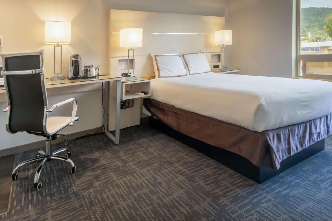 Quality Inn Sunshine Suites 테라스 외부 사진