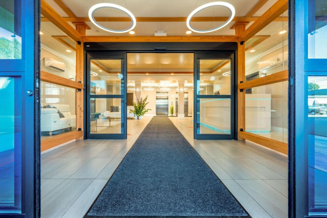 Quality Inn Sunshine Suites 테라스 외부 사진