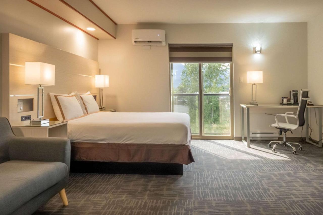 Quality Inn Sunshine Suites 테라스 외부 사진
