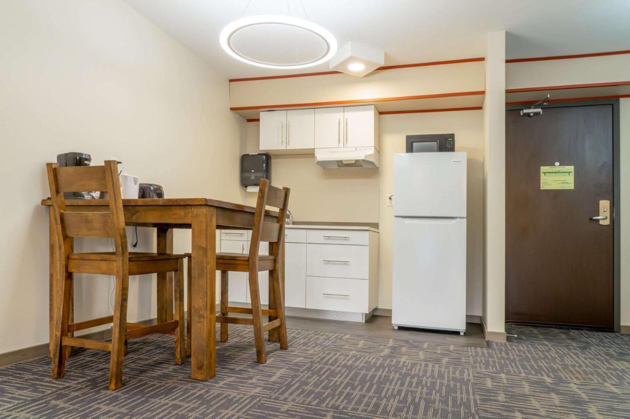 Quality Inn Sunshine Suites 테라스 외부 사진