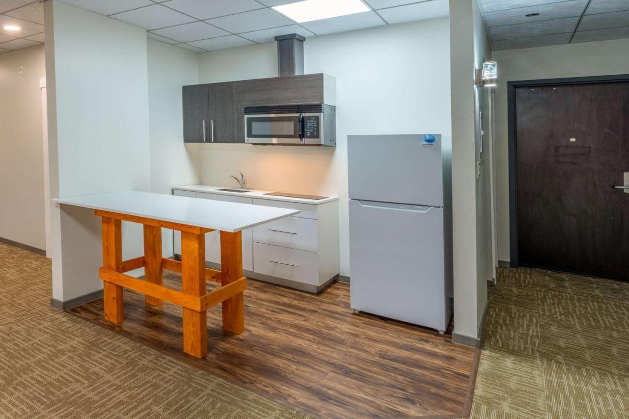 Quality Inn Sunshine Suites 테라스 외부 사진