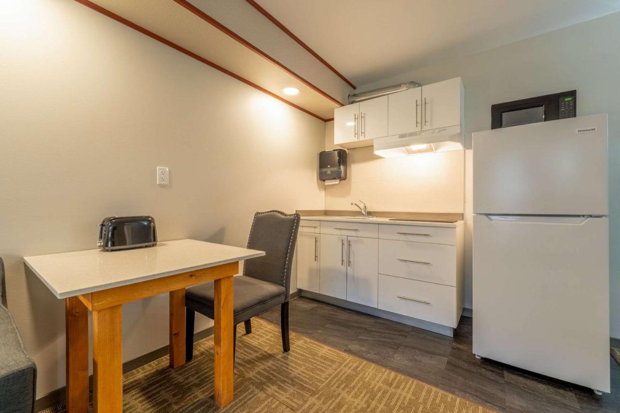 Quality Inn Sunshine Suites 테라스 외부 사진